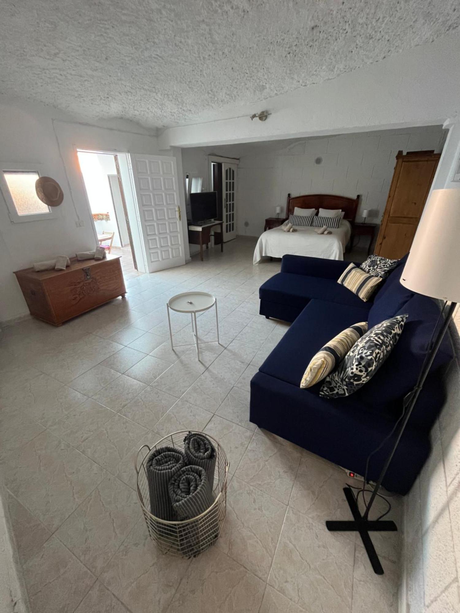 Whispering Tides Villa กันเดลาเรีย ภายนอก รูปภาพ
